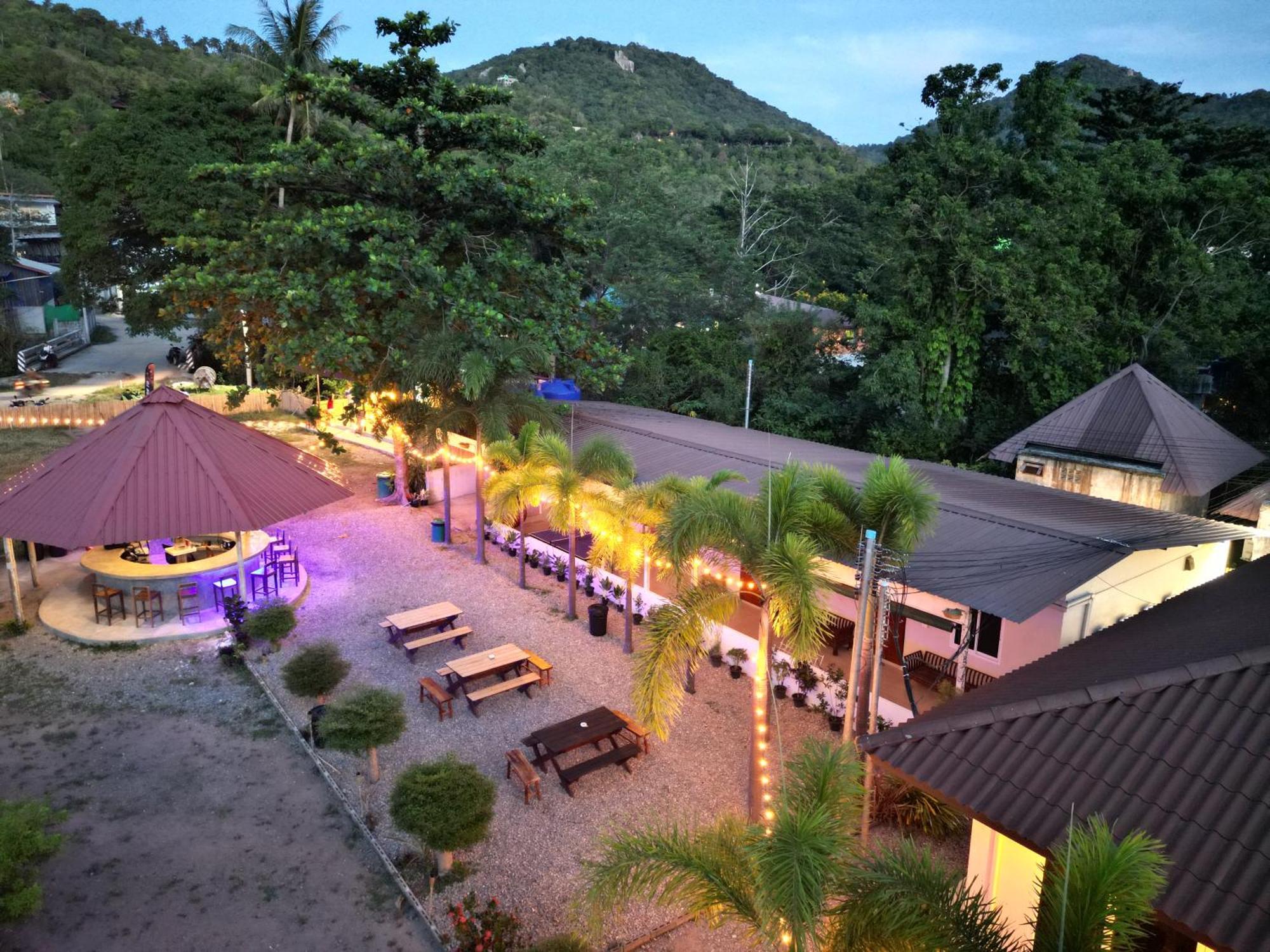 Escape Divers - Jungle Hostel And Dive Centre Ko Tao Dış mekan fotoğraf